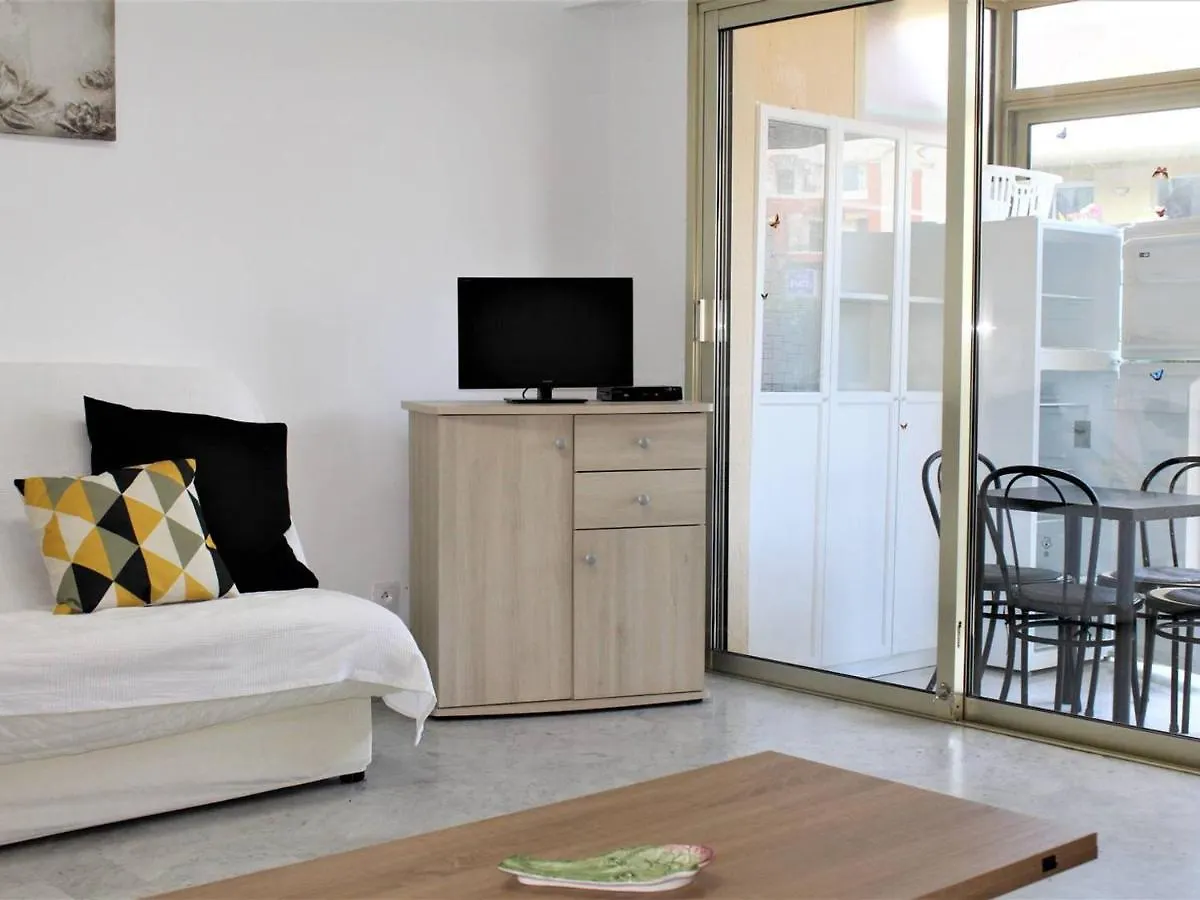 Studio En Rdj Avec Jardin, Plage A 3M, Clim Et Parking, Villeneuve-Loubet - Fr-1-252A-74 0*,  France